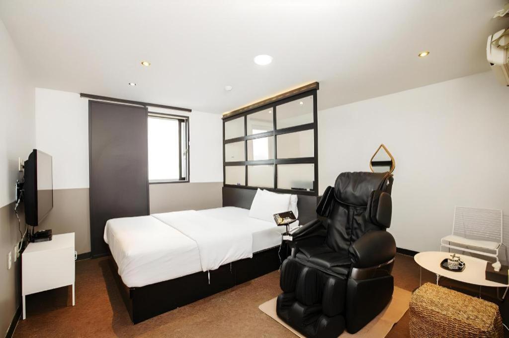 M7 Business Hotel Chilgok Exterior photo