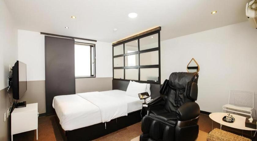 M7 Business Hotel Chilgok Exterior photo