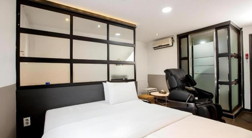 M7 Business Hotel Chilgok Exterior photo