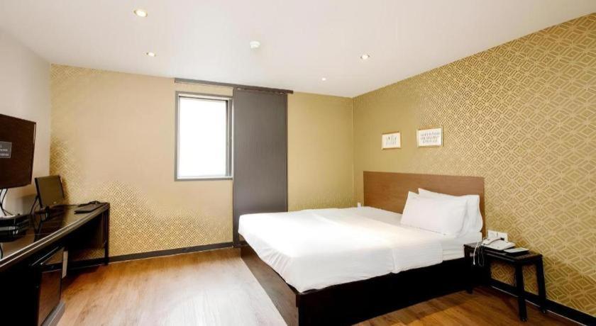 M7 Business Hotel Chilgok Exterior photo