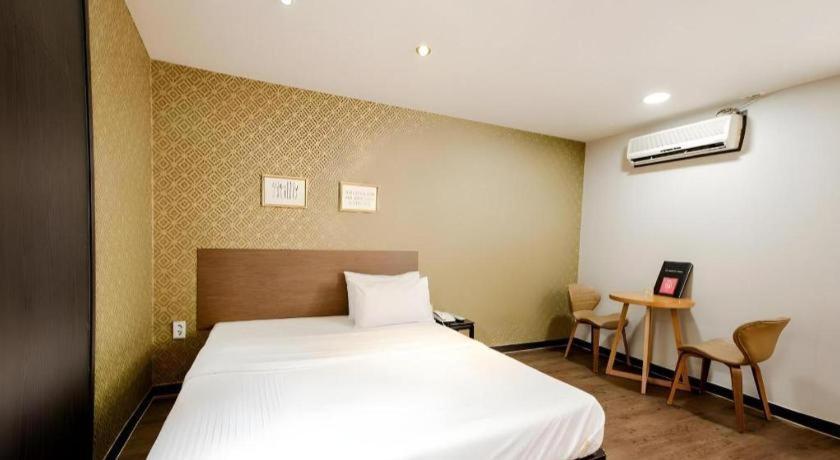M7 Business Hotel Chilgok Exterior photo